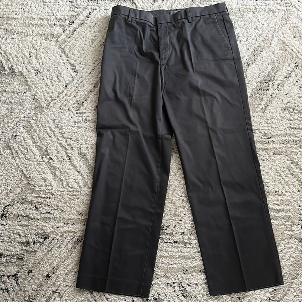 Men’s Grey Dockers Iron Free Khaki Dress Pant Straight Fit 36 x32